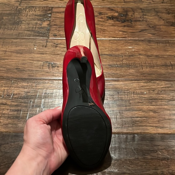 Excellent condition Jessica Simpson Heels size 7. Red. Worn once. - Picture 3 of 4